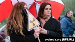 Belarusian opposition leader Svyatlana Tsikhanouskaya (right) in Vilnius on April 26.