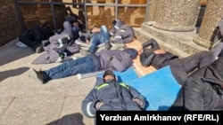 Oil workers protest in Astana on April 11.