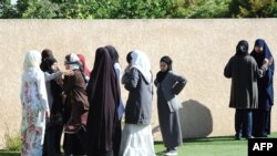 د فرانسې د تعلیم وزیر وايي د عبایا پر اغوستو د بندیز لپاره مقررات جوړوي - پخوانی انځور