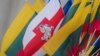 Беларускі і літоўскія сьцягі ў Вільні. Архіўнае фота
