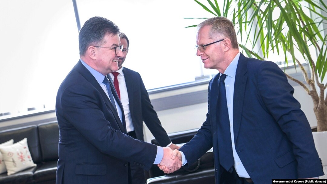 Specijalni predstavnik EU za dijalog Priština i Beograda Miroslav Lajčak (levo) i glavni pregovarač Kosova u dijelogu Besnik Bisljimi (desno), foto arhiv