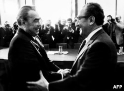 Sovjetski lider Leonid Brežnjev se sastaje sa Kisindžerom u Moskvi 25. marta 1974. godine.