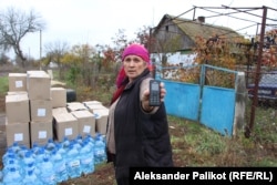 Tatyana Derkach shows the mobile phone she used to pass information on Russian troops to the Ukrainian side.