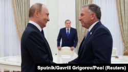 Стыў Уіткаф і Ўладзімір Пуцін