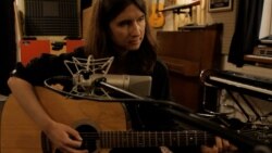 The Reluctant Soloist: Ukrainian Refugee Rocker Katya Gapochka Forges A New Future In Prague