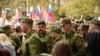 Строковиків змушують підписувати контракти й вже в зміненому статусі відправляють у зону бойових дій. На фото: мітинг, присвячений проводам військовослужбовців 47-ї мотострілецької дивізії ЗС РФ на війну проти України, Севастополь, 27 вересня 2022 року
