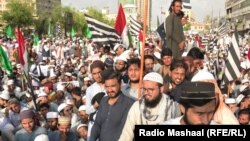د پاکستان حکومت سیاسي ګوندونو مشران وايي، اوسنی حکومت په بشپړ ډول ناکامه شوی دی او د ولس لپاره هېڅ زېری نه لري نو باید لرې شي.