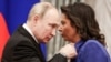 Владимир Путин награждает орденом Почета главного редактора агентства "Россия сегодня" и телеканала Russia Today Маргариту Симоньян. Москва, 20 декабря 2022 года