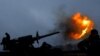 Українська артилерія веде вогонь по позиціях російських військ поблизу Бахмута