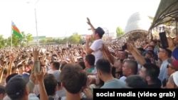 Акция протеста в автономной Республике Каракалпакстан на западе Узбекистана в июле прошлого года.