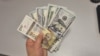 Маъмулан пора бо сомонӣ ва доллар пешниҳод ё талаб мешавад.
