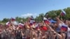 Жыхары Херсона падчас канцэрту, прысьвечанага Дню расейскага сьцяга, жнівень 2020 году