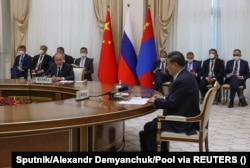 Chinese President Xi Jinping (front right) and Russian President Vladimir Putin (front left) attend a meeting on the sidelines of the Shanghai Cooperation Organization summit in Uzbekistan in September.