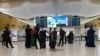 Aşgabat aeroportundaky ýolagçylar