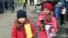 Дети на встрече с Юлией Тимошенко, которым организаторы акции раздавали пакеты с конфетами. Славянск, 18 марта 2019 года 