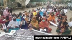 د ورکو بلوڅانو کورنیو تر دې مخکې هم په یوشمېر ښارونو کې مظاهرې کړې دي - پخوانی انځور
