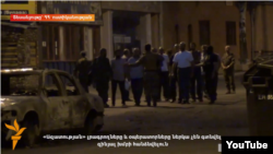 Երկու շաբաթ ՊՊԾ գնդի տարածքը իրենց վերահսկողության տակ պահելուց հետո զինված խմբի անդամները հանձնվում են իշխանություններին, Երևան, 31-ը հուլիսի, 2016թ․