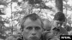 Михайло Бекетов у 1982 році (тоді студент 4 курсу факультету журналістики МДУ) під час військових зборів.