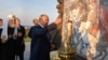 Президент Росії Володимир Путін (на передньому плані праворуч) і Московський патріарх Кирило на церемонії відкриття пам'ятника Олександру Невському. Село Самолва, неподалік Пскова, 11 вересня 2021 року