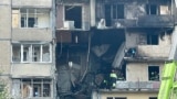 Разрушения в одном из подъездов многоэтажного дома в Киеве в результате российского обстрела в ночь на 7 сентября