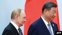 Președintele Rusiei, Vladimir Putin, alături de omologul său chinez, Xi Jinping, în timpul summitului OCS de la Tianjin. 1 septembrie 2025.