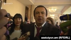 Գագիկ Ծառուկյանը խորհրդարանում պատասխանում է լրագրողների հարցերին, 18-ը մայիսի, 2017 թ․ 