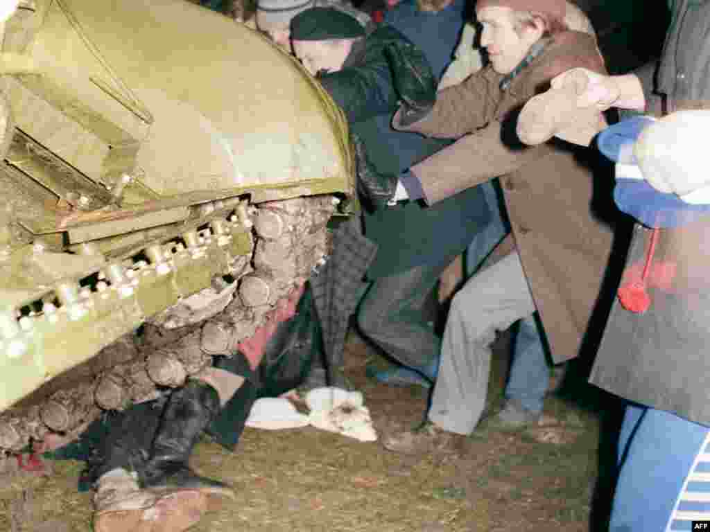January 1991: As Lithuanians clamor for independence, Gorbachev flatly refuses to allow the Baltic states to secede from the U.S.S.R. Tensions rise and armor rolls into Vilnius, including a crack KGB fighting squad whose presence is secret. Thirteen civilians are killed, one dies of a heart attack, and a KGB operative is killed by friendly fire. A dark joke of the time notes that Gorbachev’s "perestroika" (restructuring) is turning into "perestrelka" (a shootout).