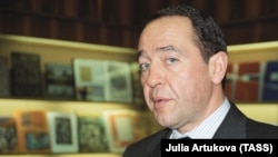 Fostul ministrul al informațiilor, Mihail Lesin, a fost considerat, până în jurul anului 2012, un apropiat al lui Vladimir Putin