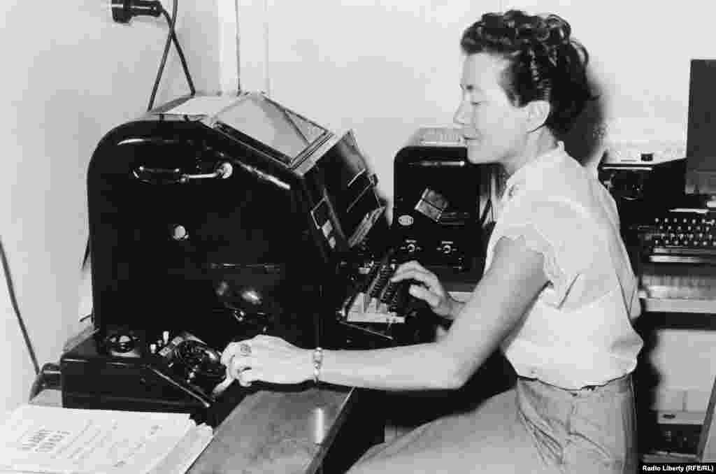 O operatoare la un telescript &icirc;n anii 1950. 