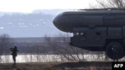 Армия для поддержания своей боеспособности, конечно, нуждается в регулярных учениях. Однако учения учениям рознь