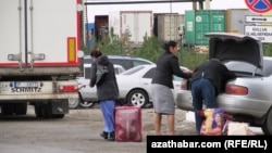Türkmen-özbek serhet geçelgesi. Illýustrasiýa suraty