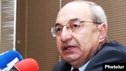 Ազգային ժողովրդավարական միություն կուսակցության ղեկավար Վազգեն Մանուկյան