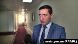 Armenia - Gevorg Petrosian of the Prosperous Armenia Party speaks to journalists, 1 October, 2018.
