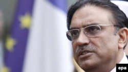 Președintele pakistanez Asif Ali Zardari la Paris, înainte de a-și continua turneul european la Londra