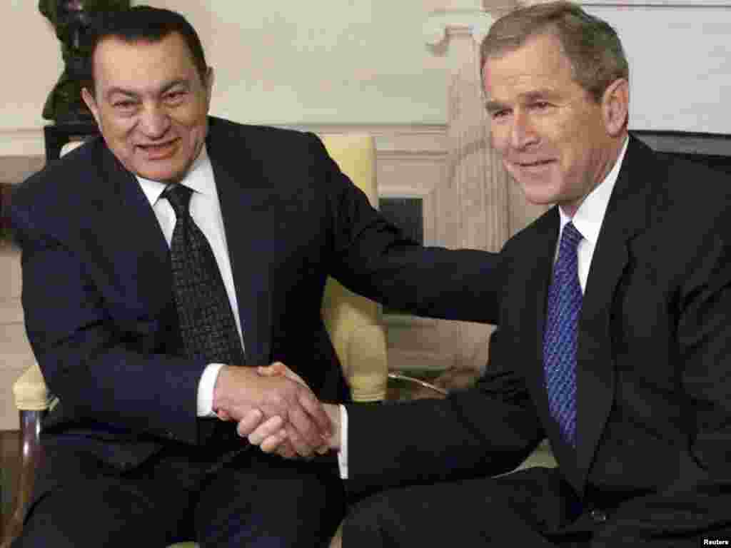 La o întîlnire cu președintele George W. Bush la Washington în aprilie 2001.