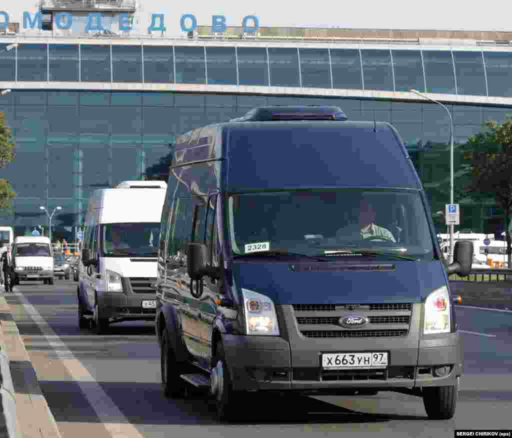 A minibus motorcade carrying 10 Russian spies deported from the United States moves from Domodedovo Airport towards central Moscow on July 9, 2010.