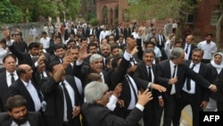 د پاکستان وکیلانو هم د پوځي عدالتونو د مظاهرې کړې دي. پخوانی انځور