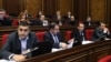 Армен Рустанян (слева) во время заседания парламента (архив)