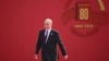 Тут уже все червоне, не лише доріжка. Очільник Росії Путін прибуває на військовий парад у Пекіні. Китай, 3 вересня 2025 року