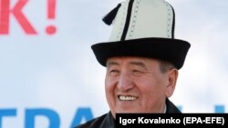 Sooronbai Jeenbekov addresses supporters during a campaign event in the village of Nyrmambet on October 8.