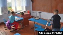 La şcoala din Coada Iazului
