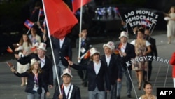 Кыргыз спортчулары Лондон Олимпиадасынын ачылышында, 27-июль, 2012. 