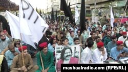 په کراچۍ کې د علي وزیر د خوشې کولو لپاره د پي ټي اېم پلویانو مظاهره او پرلت کړی و: د ارشیف انځور 