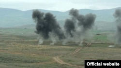 Военные учения в Нагорном Карабахе (архивная фотография)
