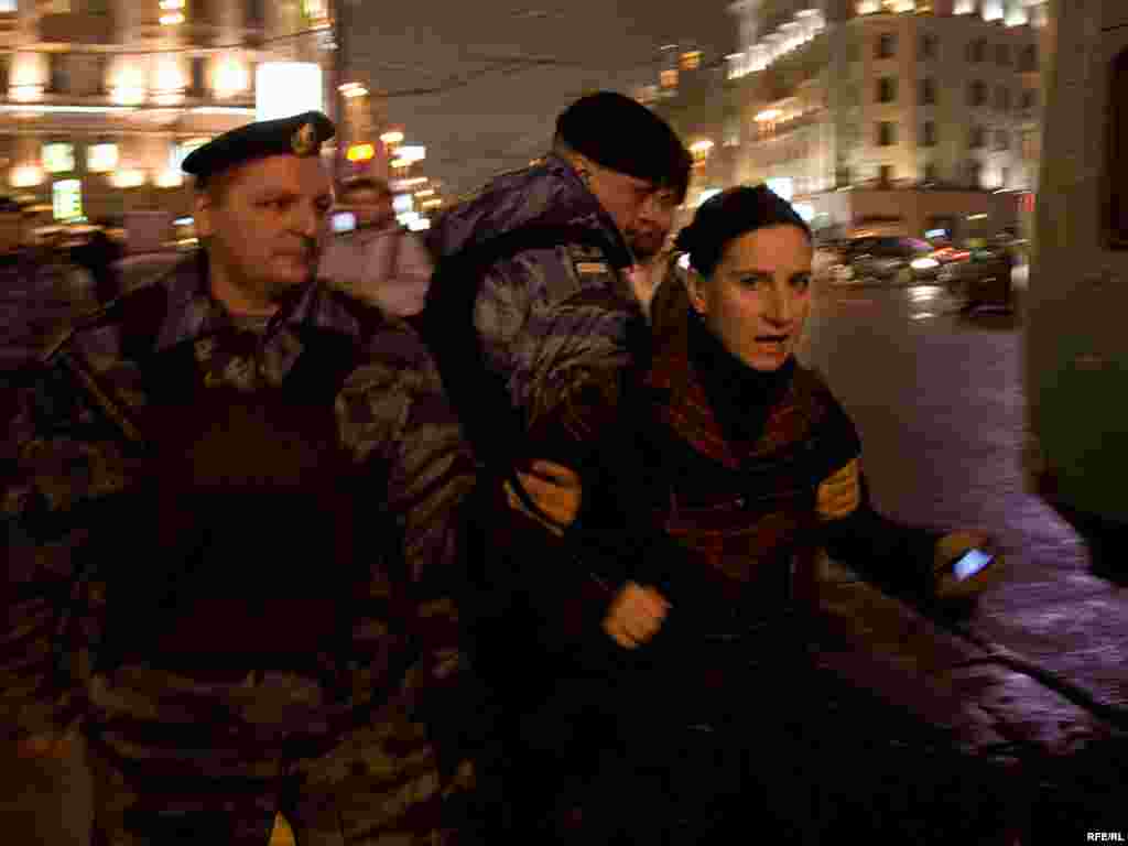 Задержаны более 30 человек, в том числе руководитель московского отделения Объединенного гражданского фронта Лолита Цария.