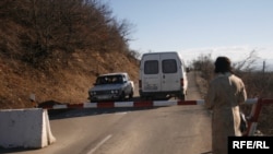 Вместо «дипломатической войны», может стоило бы сосредоточиться на способах возобновления цивилизованного общения между конфликтующими обществами? 