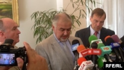Մինսկի խմբի համանախագահներ (ձախից` աջ) Բեռնար Ֆասիե, Յուրի Մերզլյակով եւ Ռոբերտ Բրադկե
