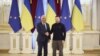 Президент України Володимир Зеленський (праворуч) і президент Європейської ради Антоніу Кошта, 1 грудня 2024 року 