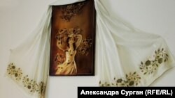 Біла марама матері Гульшан, яка повернулася до Криму після депортації