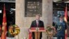 Претседателто Ѓорге Иванов пред споменикот на Ченто во Скопје за Илинден 2011.
